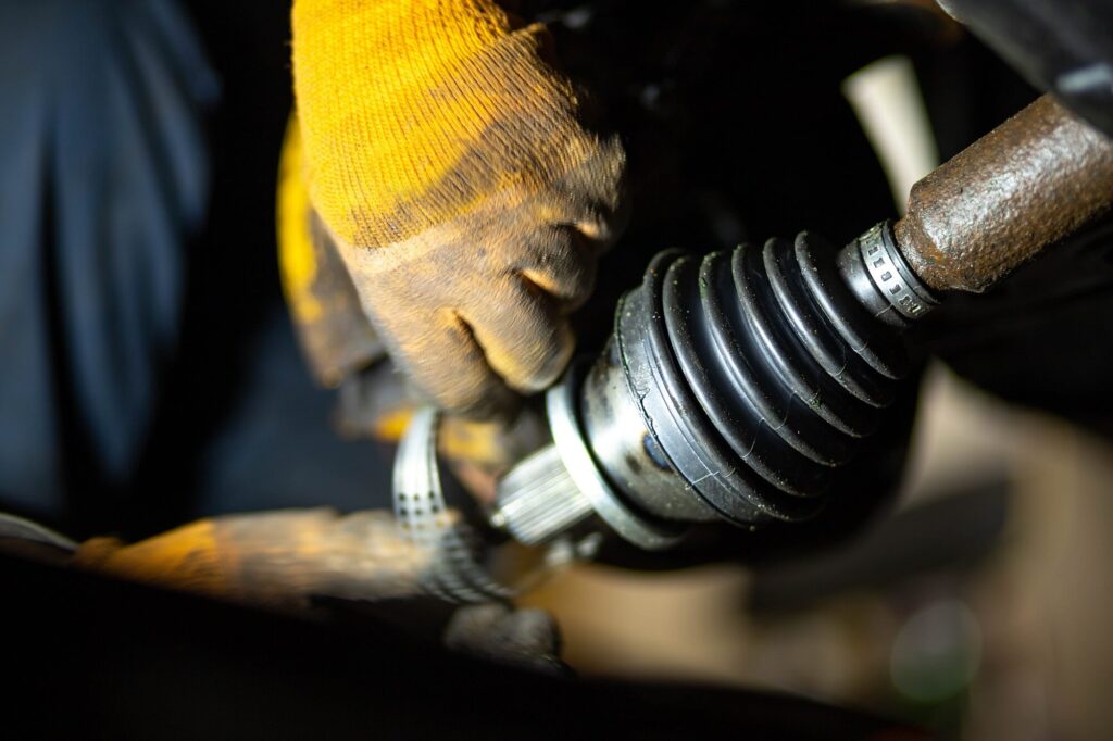 Kiedy warto sprawdzić wał napędowy u mechanika